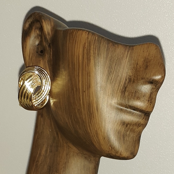 Napier Swirl Clip-on Earrings  SALE 20% OFF - Picture 1 of 2